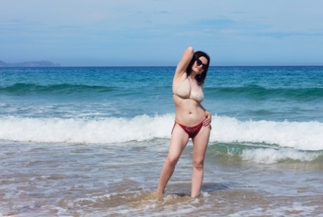 rosy curvy art naked pics