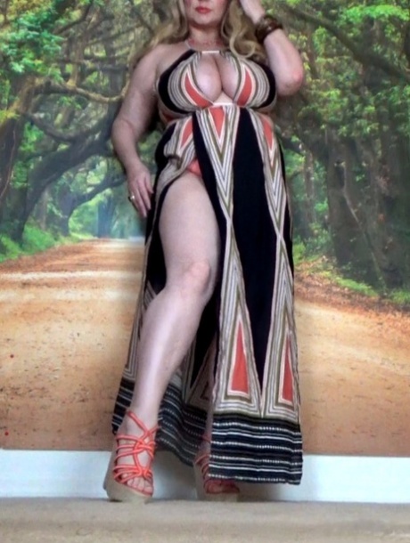 curvy lady pornographic picture