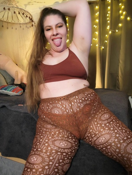 thick granny solo nudes img